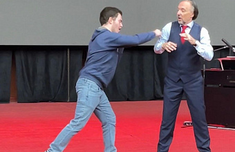 Maestro Alessandro Svab Conducts Belcanto Master Class in Dagestan