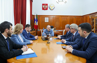 Sergei Melikov meets with Dagestan's Permanent Representatives in Baku and Iran